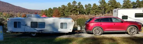 Mazda CX-9 towing a pop up camper