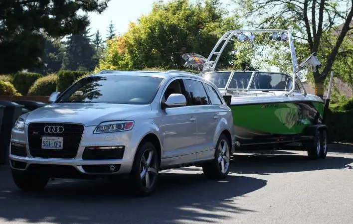 Audi Q7 towing a boat