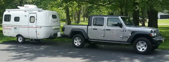 Jeep Gladiator pulling a travel trailer