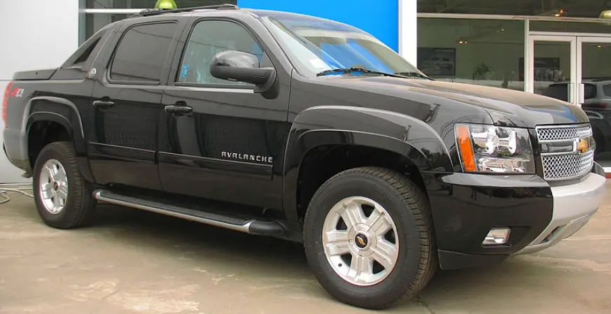 what is the towing capacity of a chevy avalanche