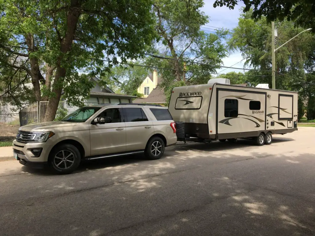 ford expedition towing a travel trailer