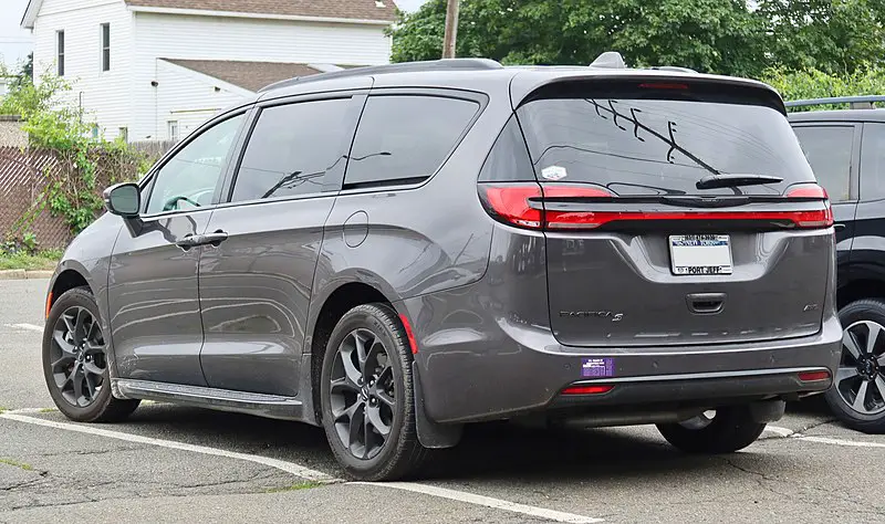 rear view of chrysler pacifica