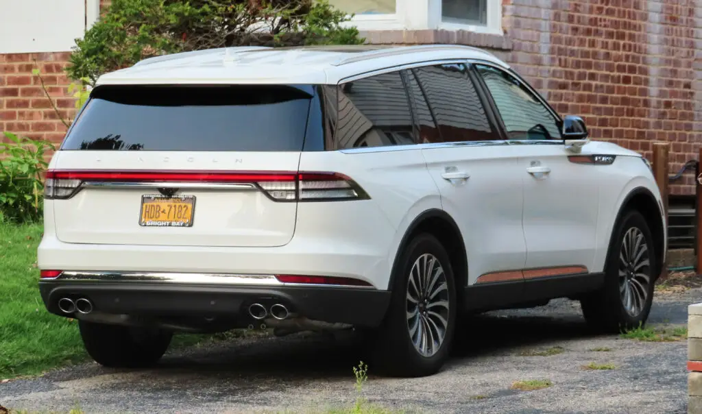 rear view of lincoln aviator