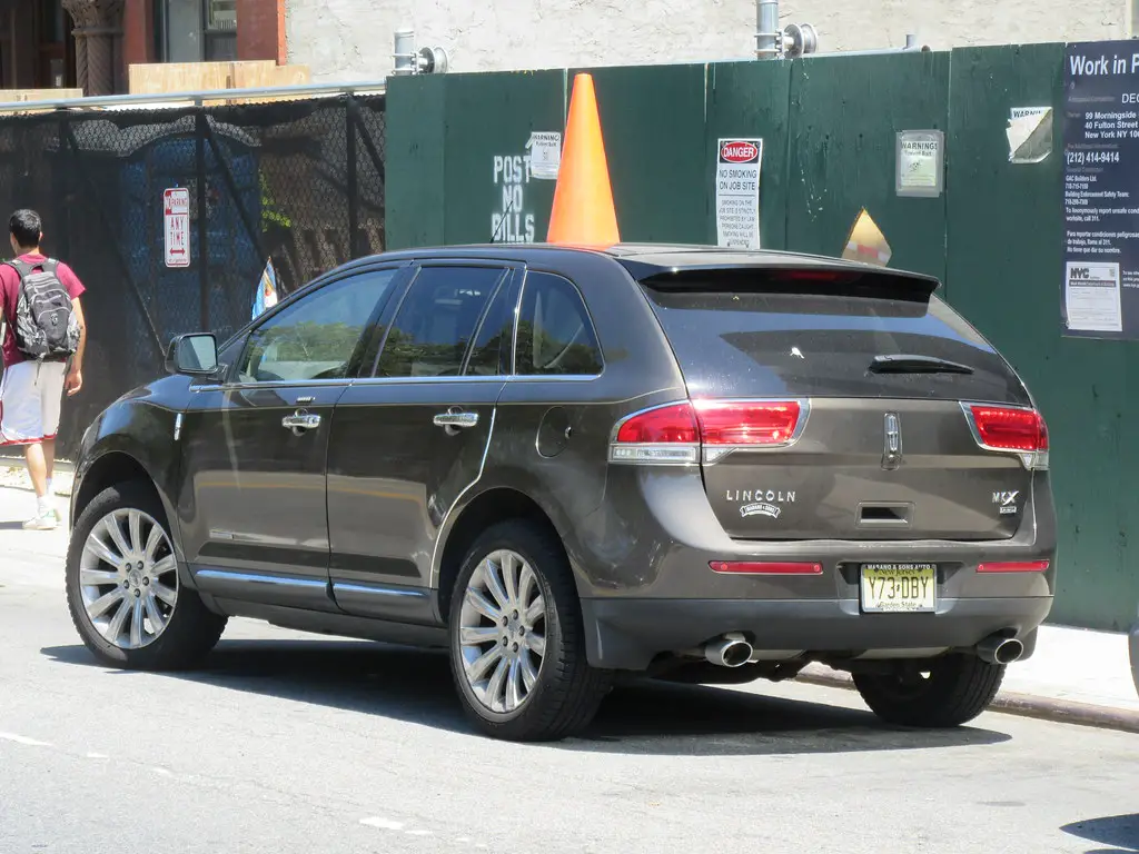 rear view of lincoln mkx