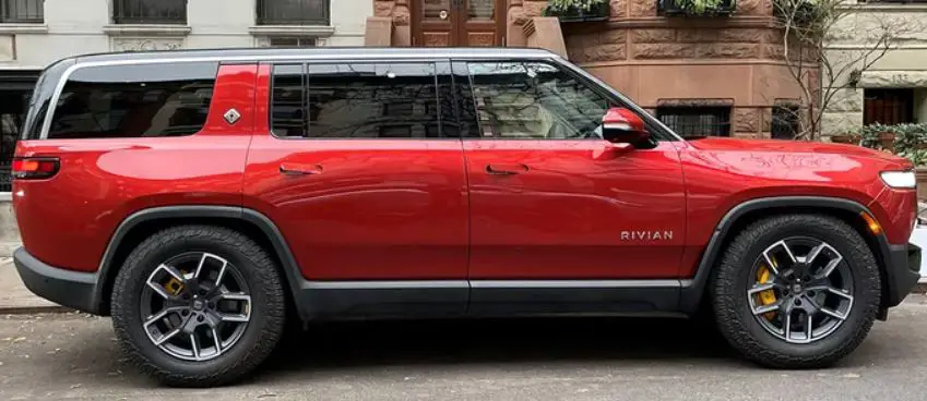 red rivian r1s