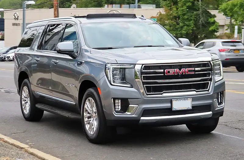 what is the towing capacity of a 2022 gmc yukon