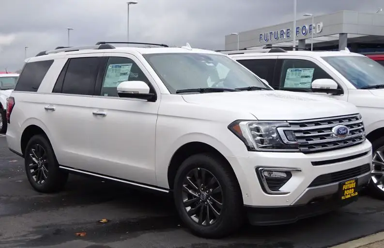 what is the towing capacity of a 2015 ford expedition