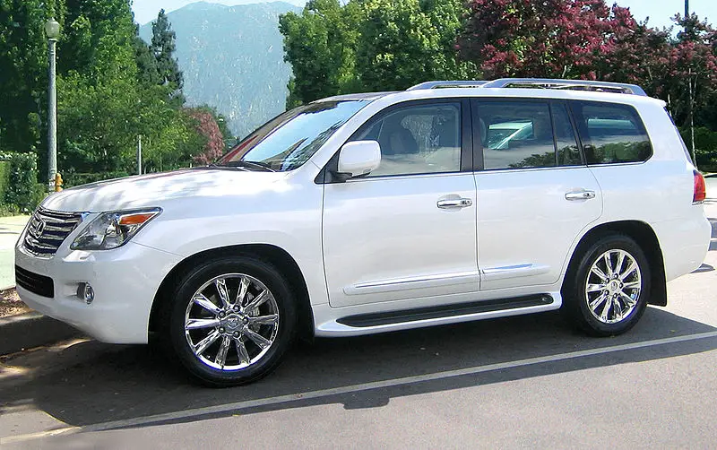 what is the towing capacity of a lexus lx 570
