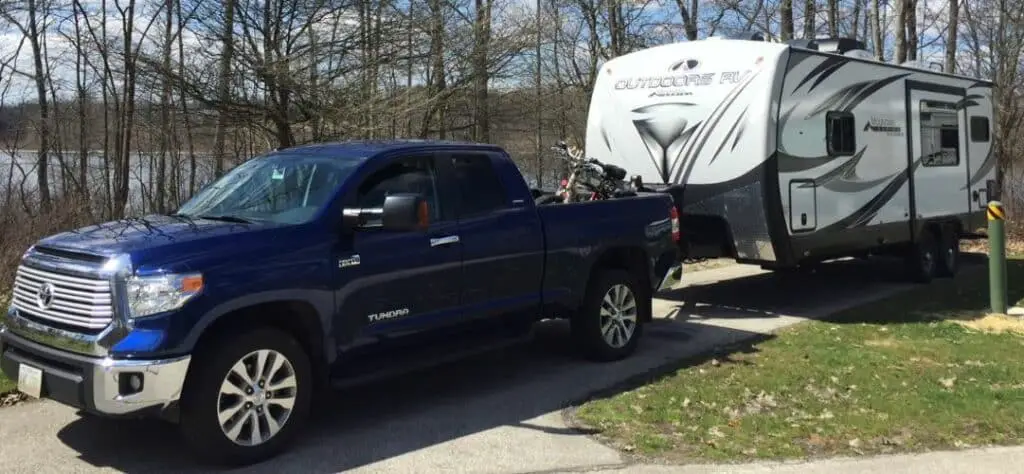 toyota tundra towing a travel trailer