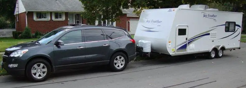 buick enclave towing a travel trailer