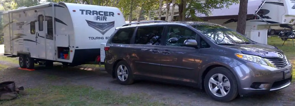 toyota sienna towing a camper