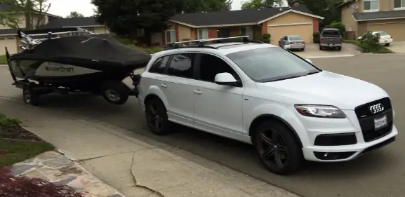 audi sq5 towing a boat